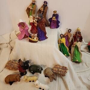 20 Piece Resin Nativity Set Average 7 Inch Tall Holy Family Kings Wisemen Angels